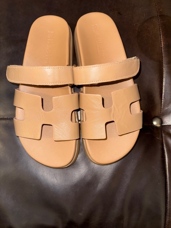 Steve Madden Shoes - Steve Madden
Women’s Tan Slide Sandals size 7